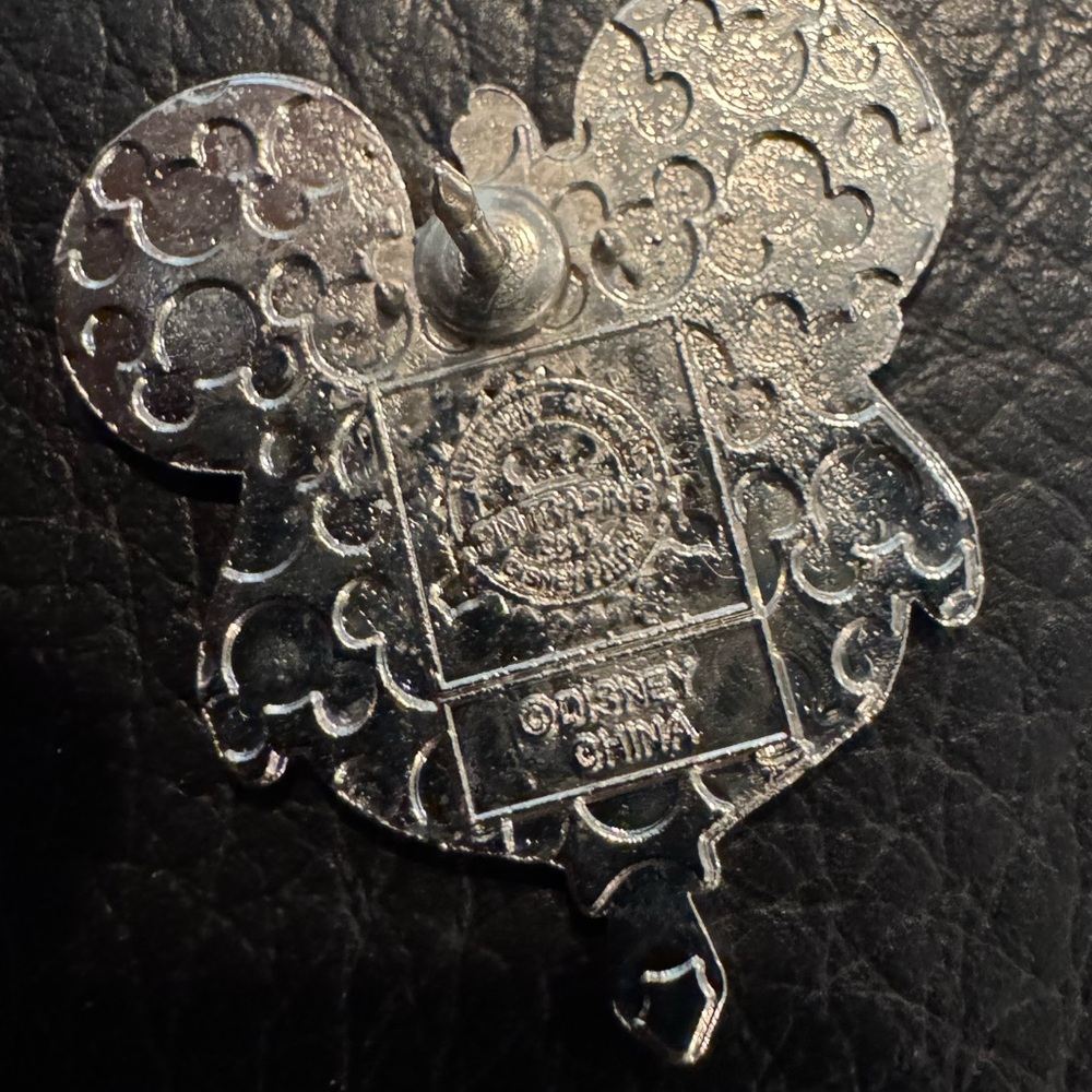 Disney Trading Pin Mickey Mouse Nerd Face With Pencil And Glasses - Picture 2 of 2